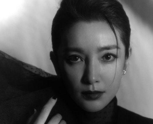 张慧雯表情包,笑出腹肌的治愈系女神