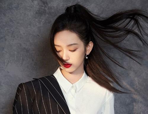 张慧雯表情包,笑出腹肌的治愈系女神